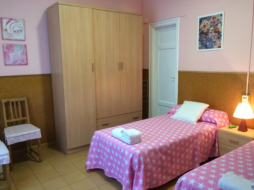 برشلونة Hostal Valls المظهر الخارجي الصورة