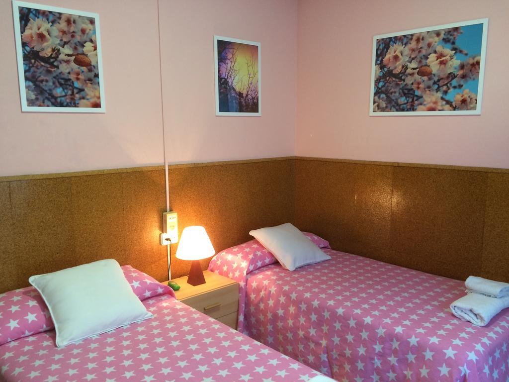 برشلونة Hostal Valls المظهر الخارجي الصورة