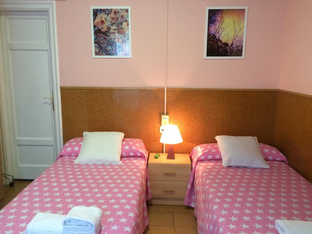 برشلونة Hostal Valls المظهر الخارجي الصورة
