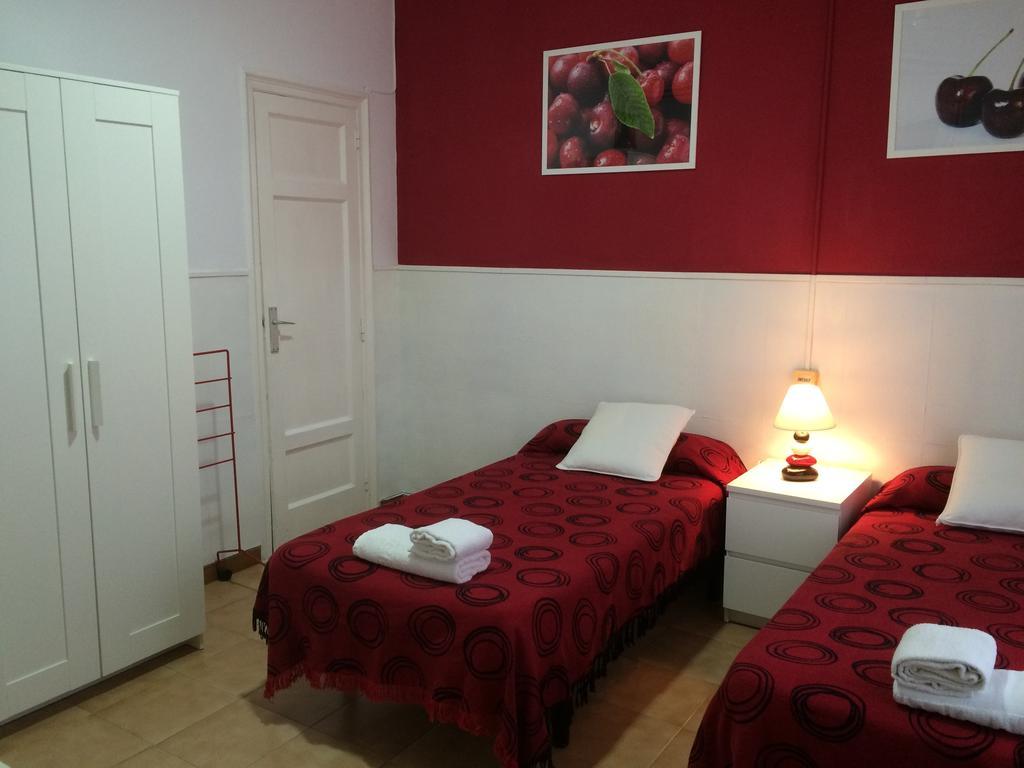 برشلونة Hostal Valls الغرفة الصورة