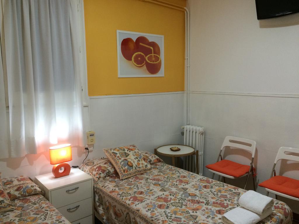 برشلونة Hostal Valls الغرفة الصورة
