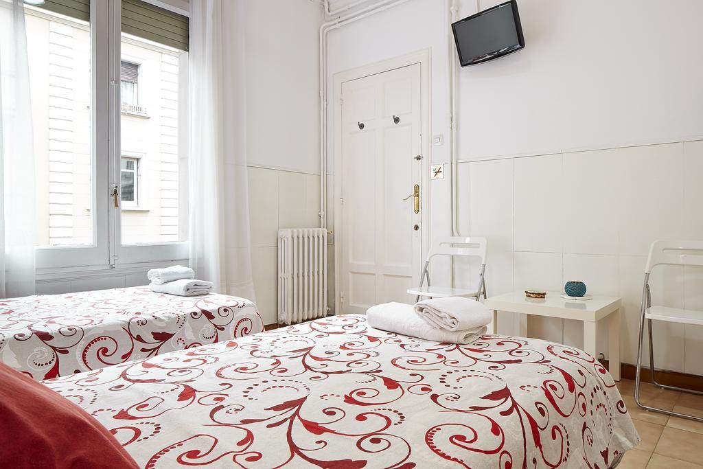 برشلونة Hostal Valls المظهر الخارجي الصورة