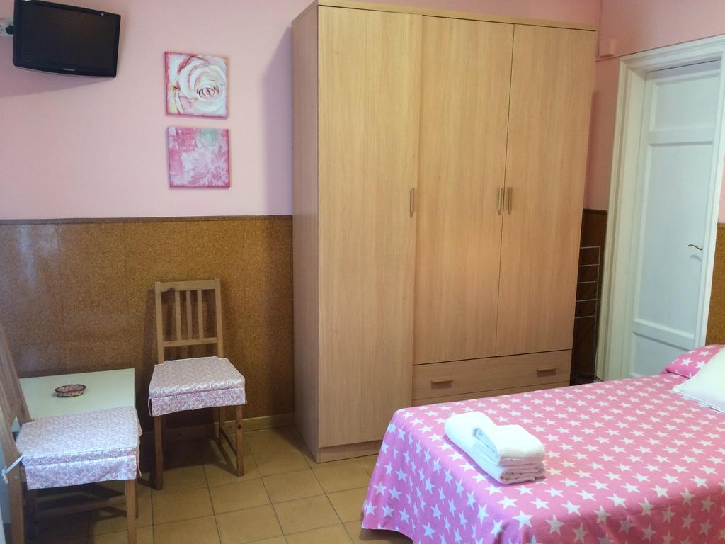 برشلونة Hostal Valls المظهر الخارجي الصورة