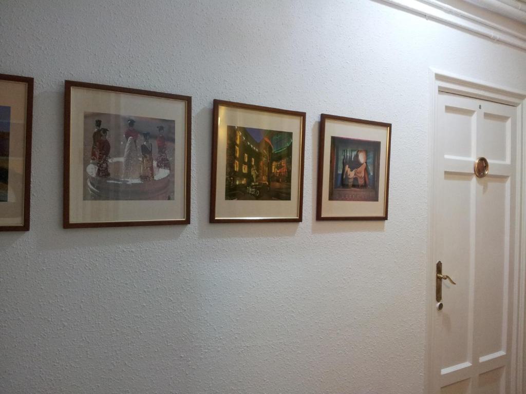 برشلونة Hostal Valls المظهر الخارجي الصورة